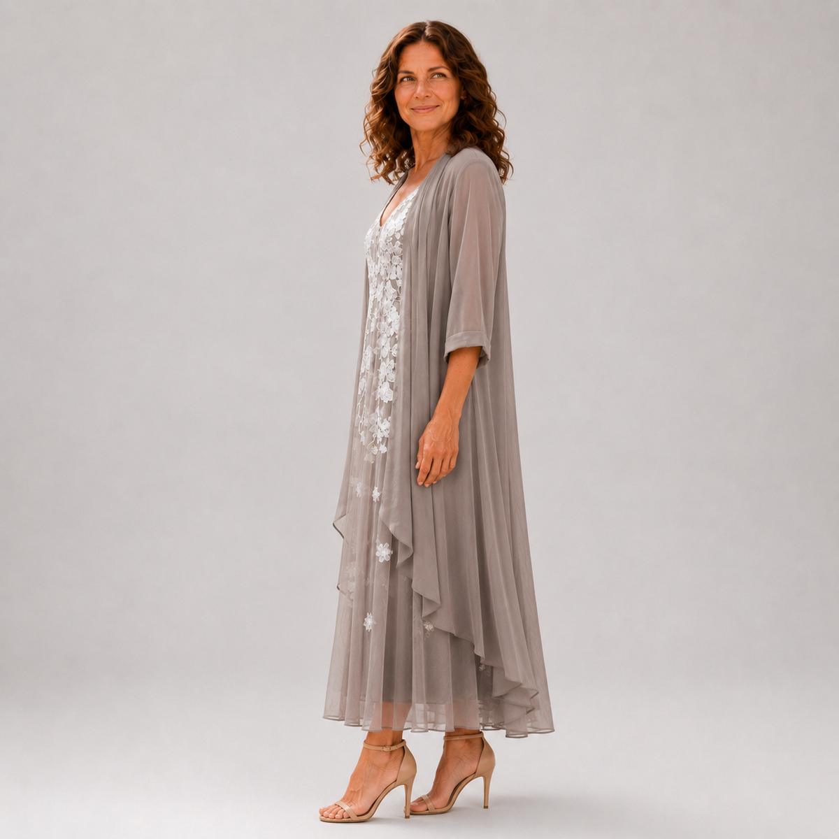 Elena | Abito Elegante con Ricamo Floreale e Mantella Leggera