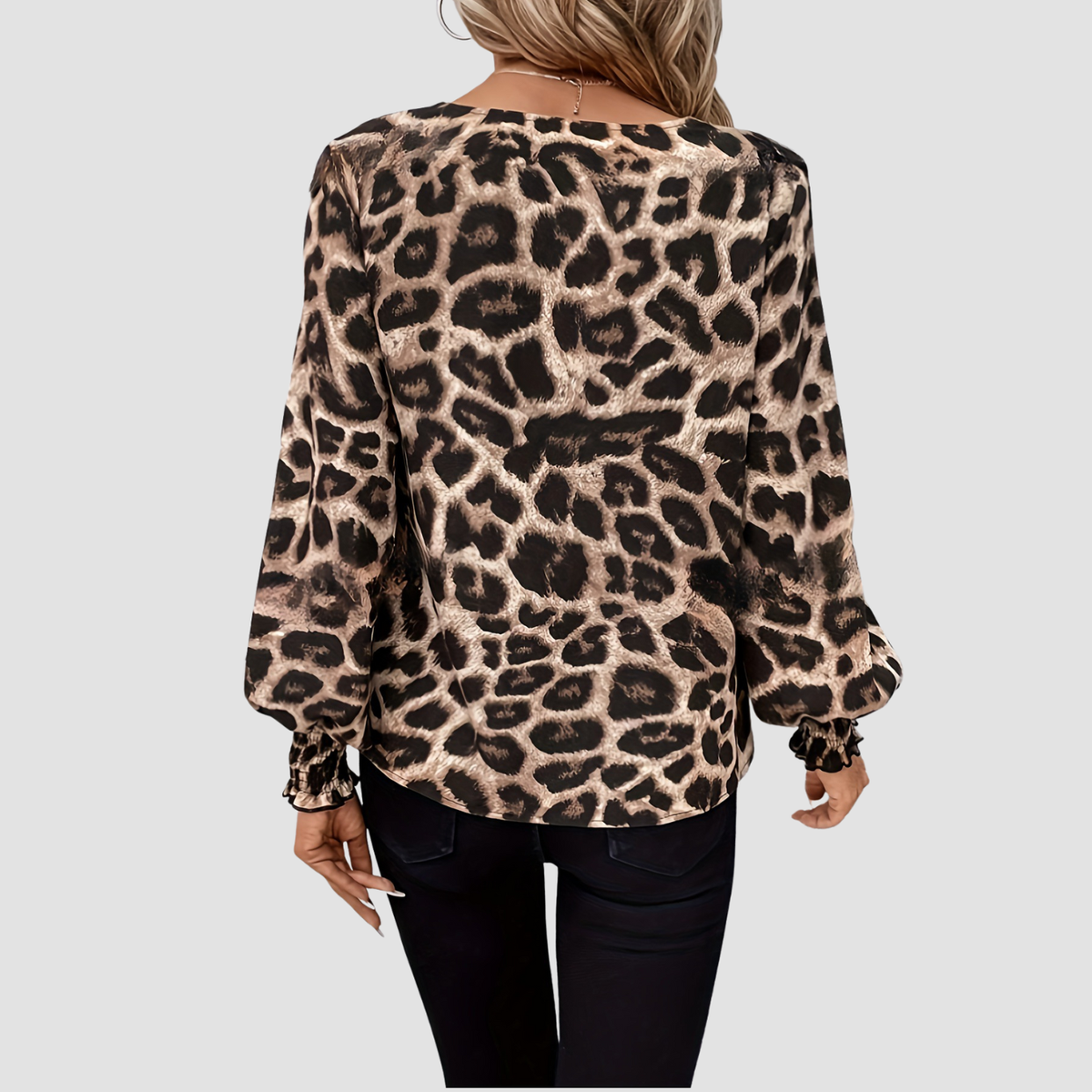 Lara | Camisa de leopardo con cuello en V