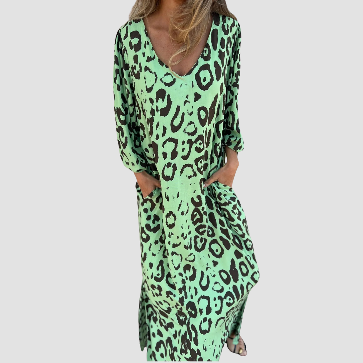 Novea | Abito leopardato con scollo a V