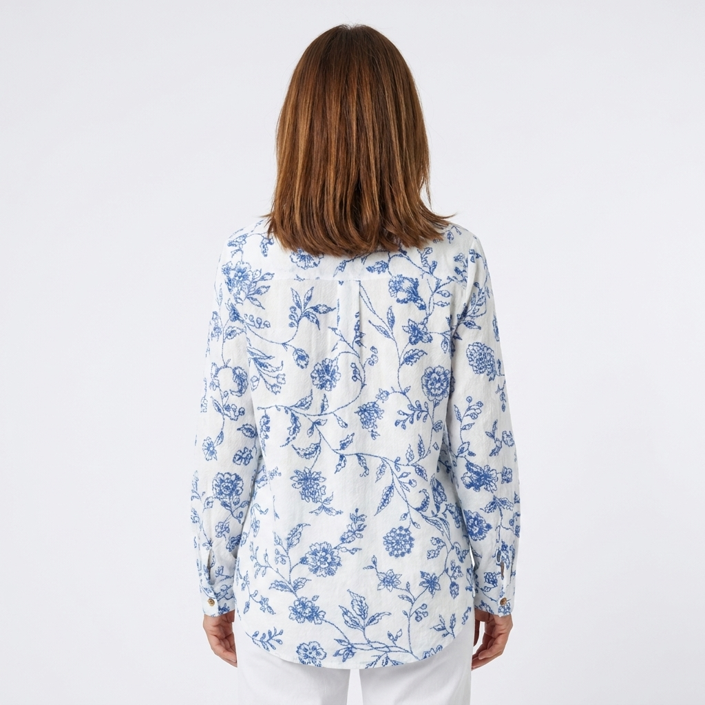 Beatriz - Blusa floral azul porcelana - vista trasera