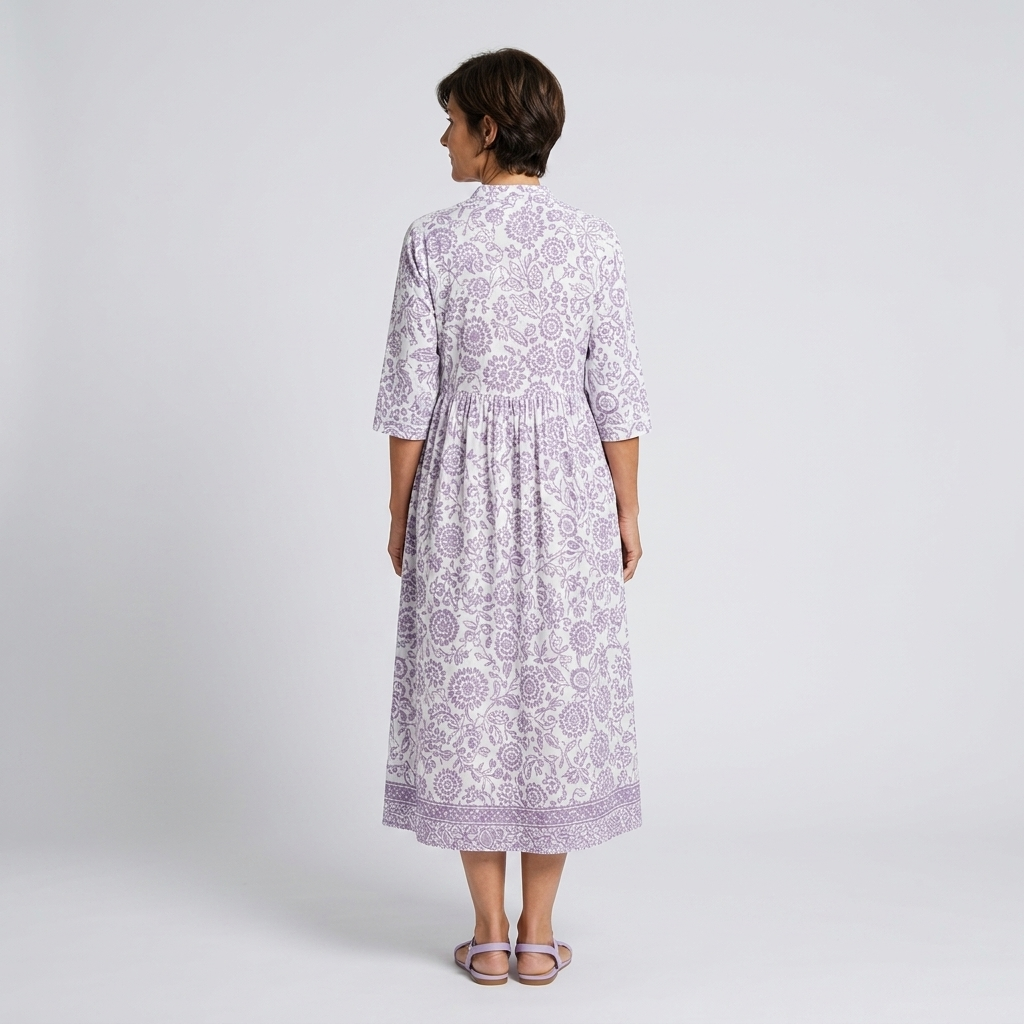 Vestido midi blanco con estampado floral lila - vista trasera